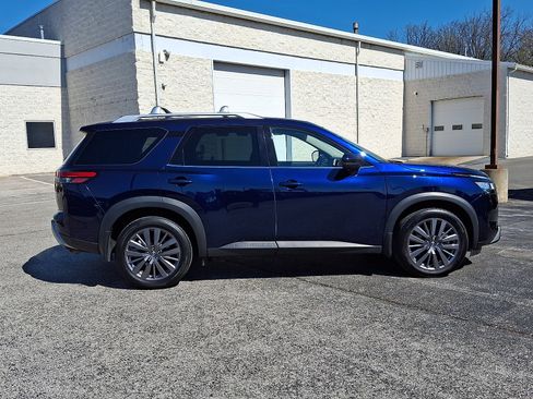Used 2023 Nissan Pathfinder SL w/ SL Premium Package AWD/4WD image 13
