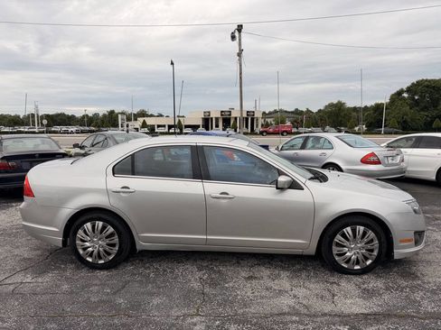 Used 2010 Ford Fusion SE FWD image 3