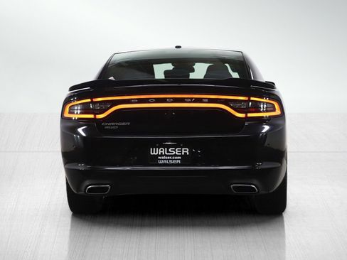 Used 2016 Dodge Charger SE w/ Popular Equipment Group image 4