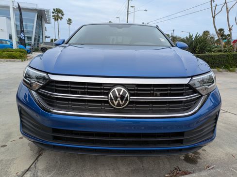 Certified 2023 Volkswagen Jetta SE image 9