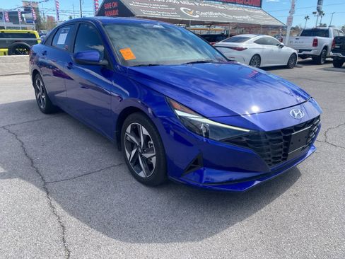 Used 2023 Hyundai Elantra SEL w/ Convenience Package image 3