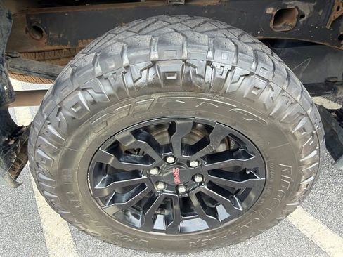 Used 2022 GMC Sierra 1500 AT4 w/ AT4 Premium Package AWD/4WD image 17