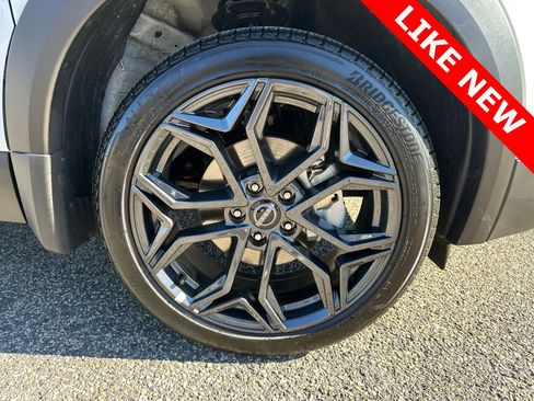 Used 2026 Nissan Kicks SR w/ Illumination Package image 12