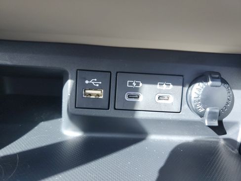 Used 2024 Toyota Highlander XLE image 26