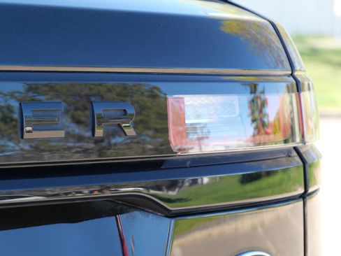 Used 2019 Land Rover Range Rover Velar S AWD/4WD image 11