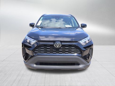 Used 2025 Toyota RAV4 XLE AWD/4WD image 2