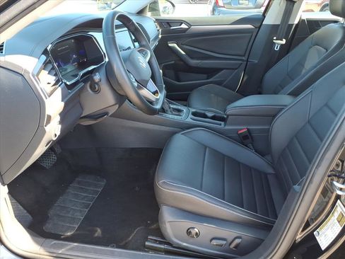 Used 2024 Volkswagen Jetta SE image 5