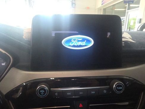Used 2021 Ford Escape SE image 10