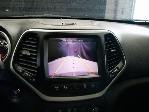 Used 2016 Jeep Cherokee Trailhawk w/ Comfort/Convenience Group image 35