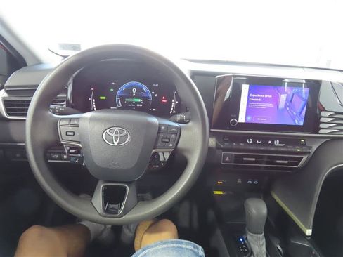 Used 2025 Toyota Camry LE FWD image 21