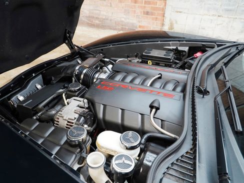 Used 2005 Chevrolet Corvette Convertible w/ Preferred Equipment Group RWD image 32
