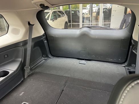 Used 2025 Honda Pilot Touring image 11