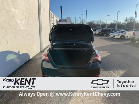 Used 2018 Toyota Camry XSE image 8