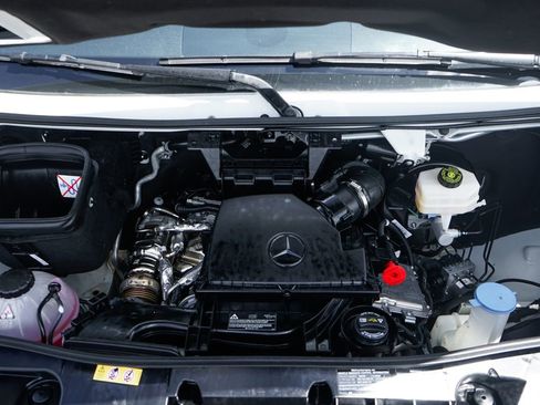 Used 2024 Mercedes-Benz Sprinter 2500 image 16