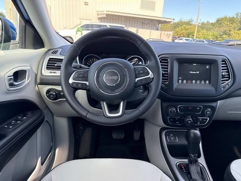 Used 2019 Jeep Compass Latitude w/ Popular Equipment Group image 17