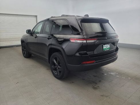 Used 2023 Jeep Grand Cherokee Limited w/ Black Appearance Package AWD/4WD image 5