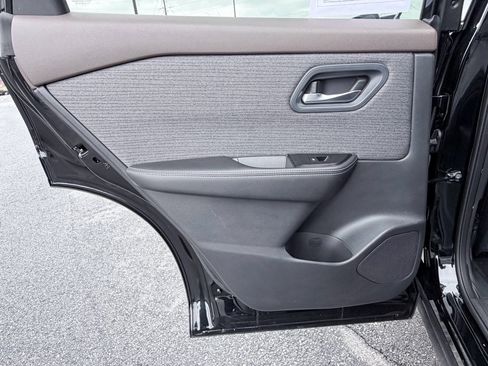 Used 2021 Nissan Rogue SV image 31