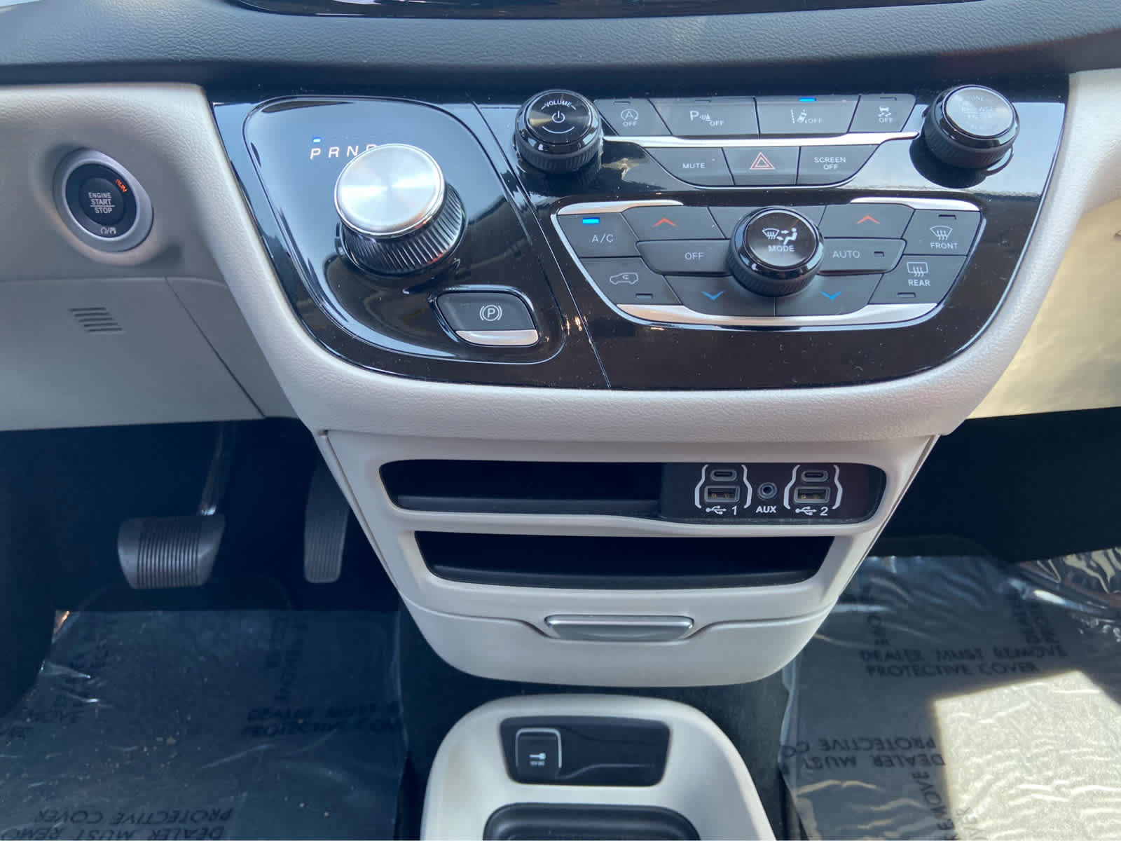 Used 2024 Chrysler Pacifica Touring-L FWD image 31