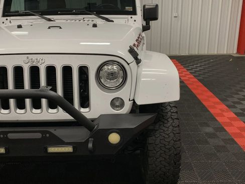 Used 2017 Jeep Wrangler Sahara w/ Connectivity Group image 13