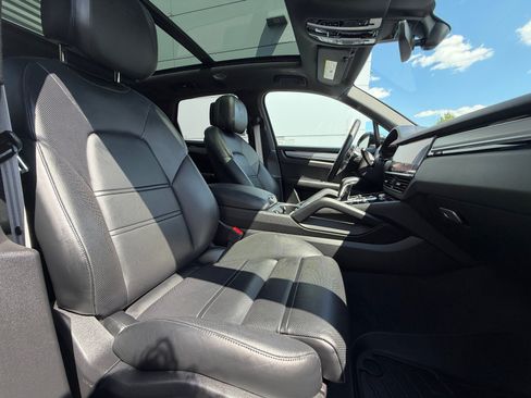 Certified 2023 Porsche Cayenne Platinum Edition AWD/4WD image 22