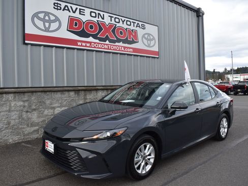 Certified 2025 Toyota Camry LE w/ Convenience Package image 1