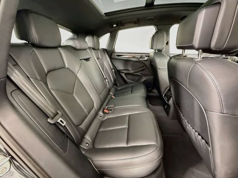 Certified 2025 Porsche Macan AWD/4WD image 29