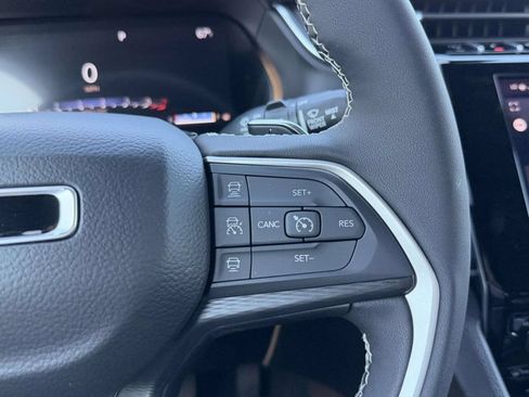 Used 2025 Jeep Grand Cherokee Laredo X w/ Luxury Tech Group I AWD/4WD image 38