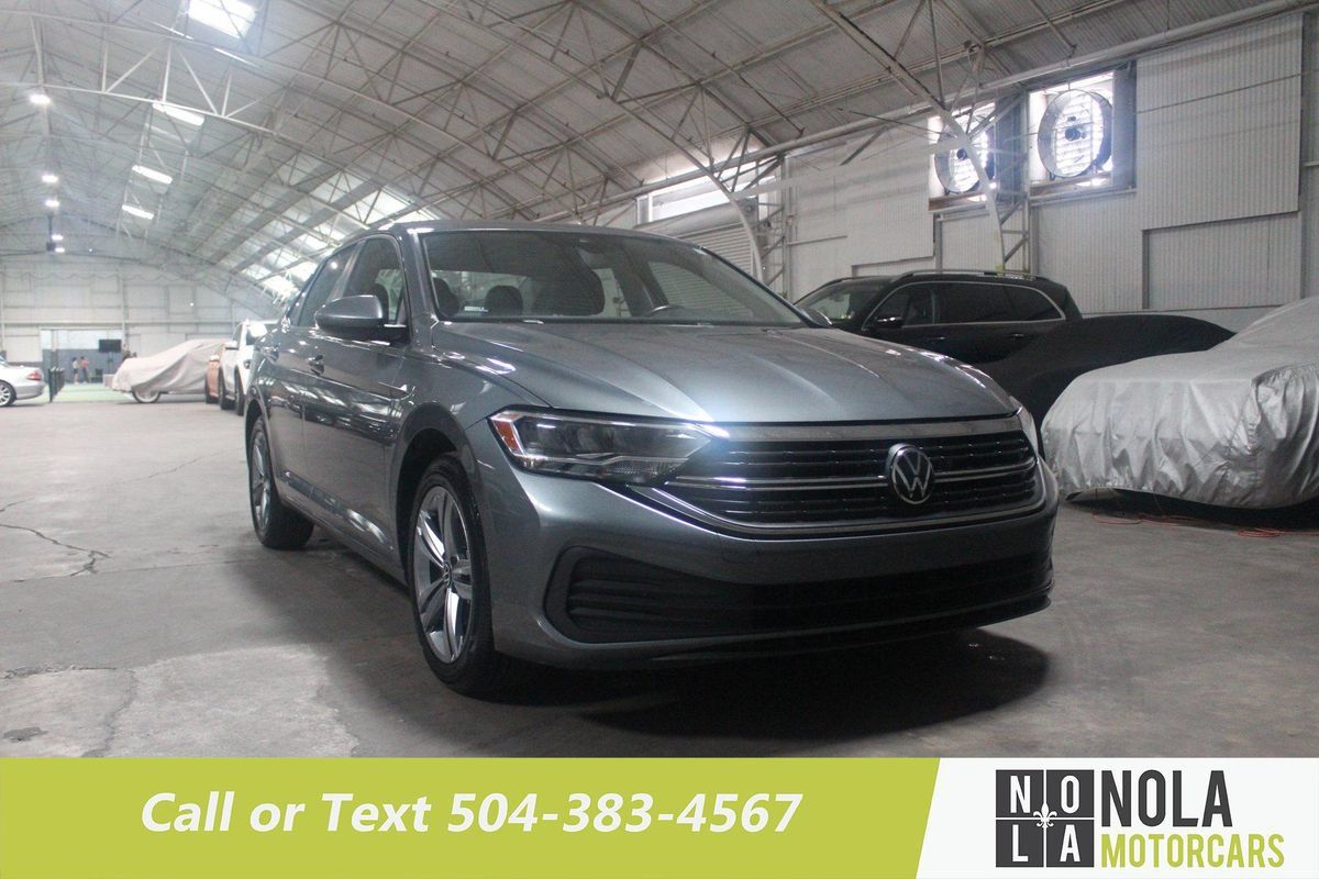Used 2024 Volkswagen Jetta SE FWD image 7