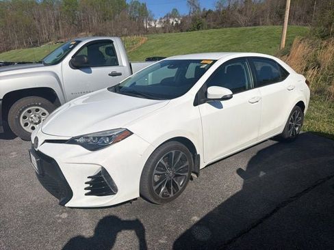 Used 2017 Toyota Corolla SE image 1