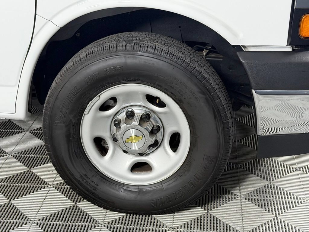 Used 2025 Chevrolet Express 3500 LT w/ LT Preferred Equipment Group RWD image 11