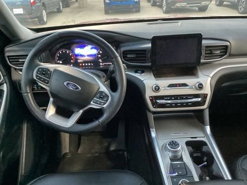 Used 2023 Ford Explorer XLT w/ Equipment Group 202A AWD/4WD image 18