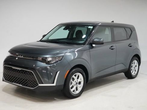 Used 2025 Kia Soul LX w/ LX Technology Package image 4