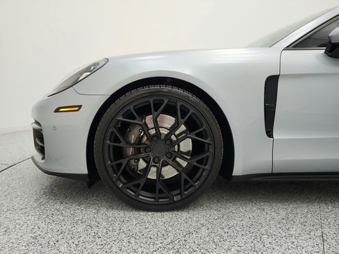 Used 2021 Porsche Panamera image 17