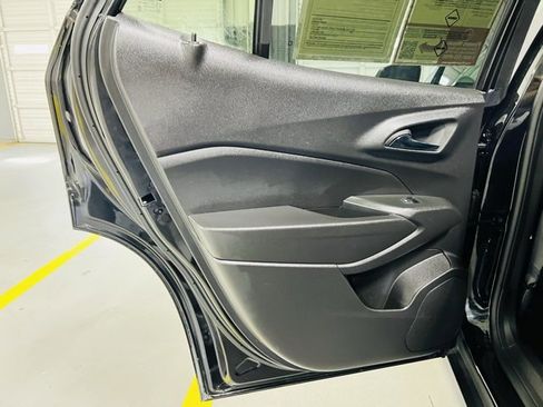 Used 2025 Chevrolet Trax LT image 23