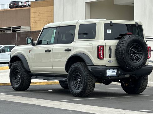 New 2026 Ford Bronco Badlands w/ Sasquatch Package AWD/4WD image 5
