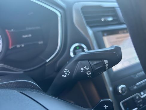 Used 2019 Ford Fusion SE FWD image 14