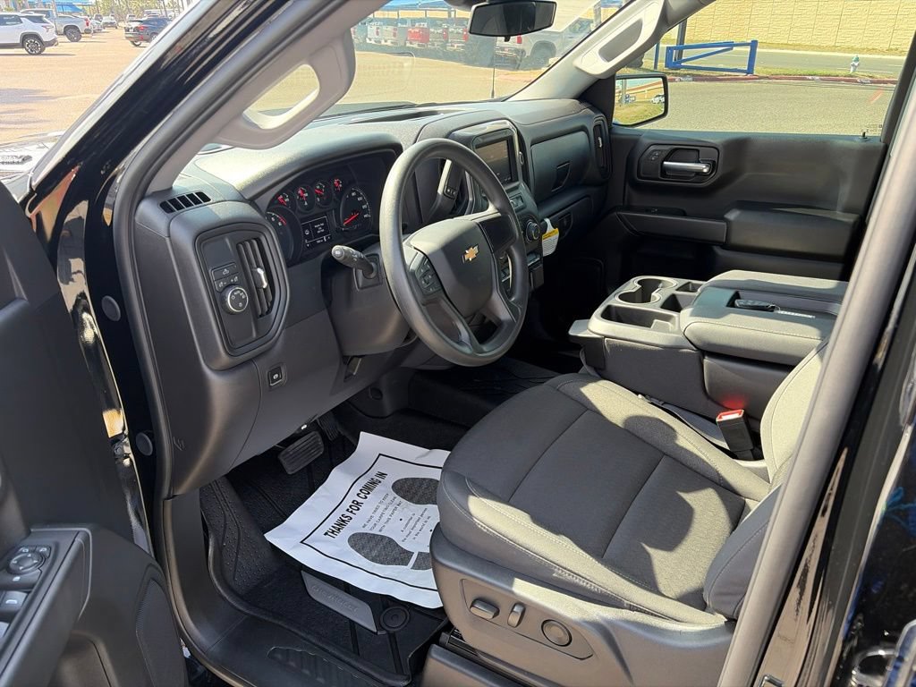 Used 2026 Chevrolet Silverado 1500 Custom w/ Turbomax Blackout Package RWD image 8
