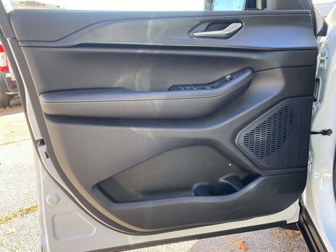 New 2025 Jeep Grand Cherokee L Altitude image 18