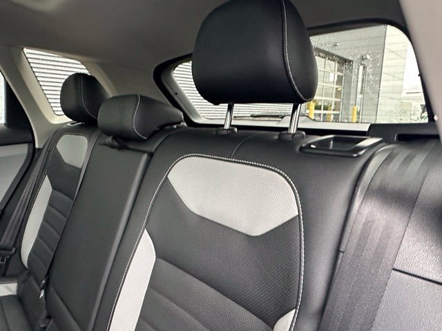 Certified 2023 Volkswagen Taos SEL AWD/4WD image 28