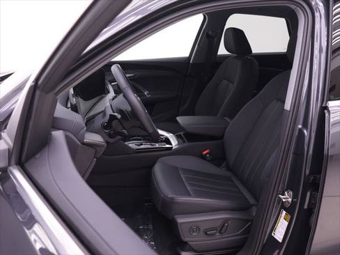Certified 2025 Audi Q5 Premium w/ Convenience Package AWD/4WD image 7