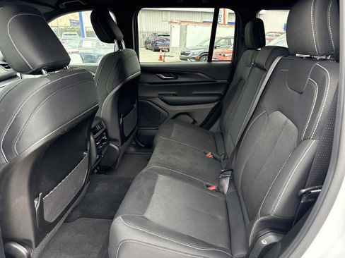 Used 2025 Jeep Grand Cherokee Laredo w/ MOPAR Finishing Package RWD image 10
