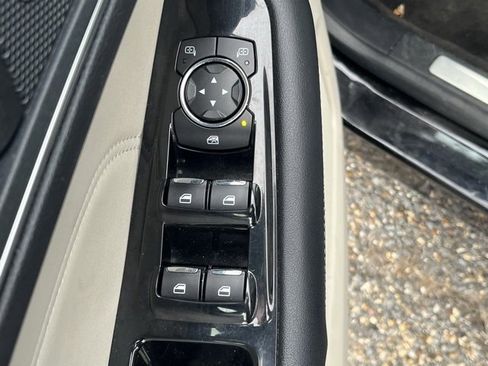 Used 2018 Ford Edge Titanium image 5