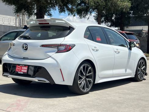Used 2021 Toyota Corolla XSE FWD image 3