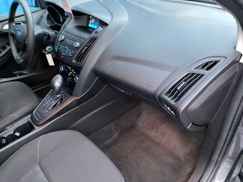 Used 2018 Ford Focus SE image 25