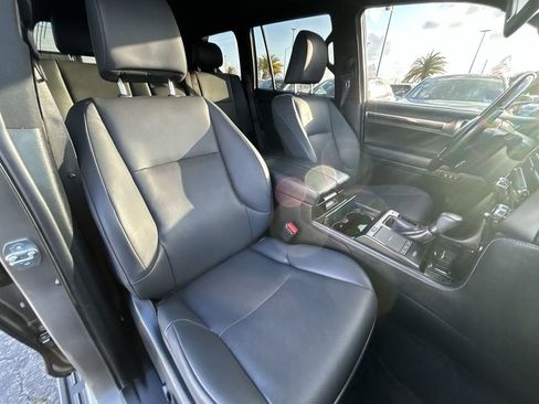 Used 2022 Lexus GX 460 Premium w/ Premium Package AWD/4WD image 16