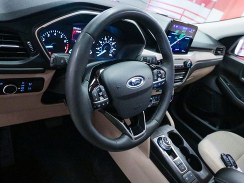 Used 2022 Ford Escape SE w/ SE Sport Appearance Package image 12