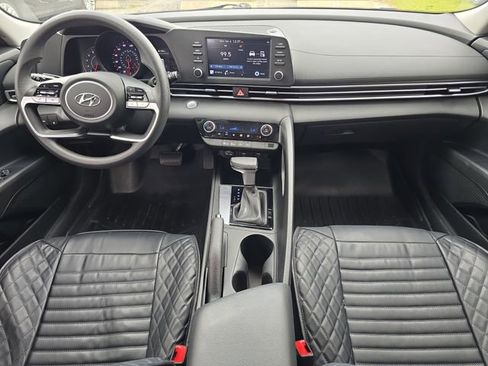 Used 2023 Hyundai Elantra SEL image 9