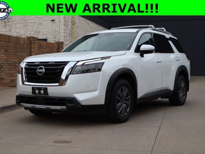 Used 2025 Nissan Pathfinder SL