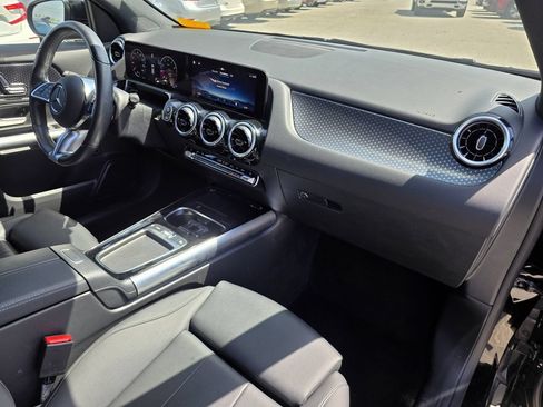 Used 2025 Mercedes-Benz GLA 250 image 11