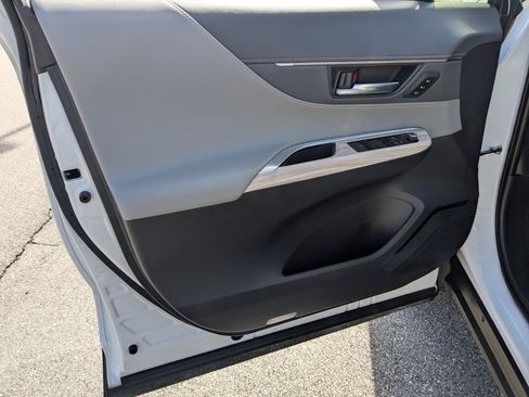 Used 2024 Toyota Venza Limited image 19